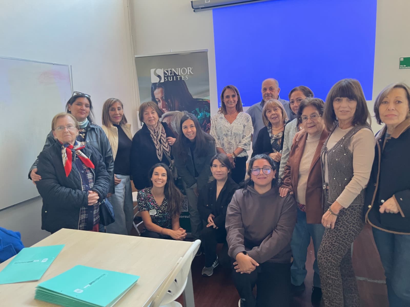Providencia y Senior Suites impulsan primera Escuela de Cuidados para apoyar a personas del rubro