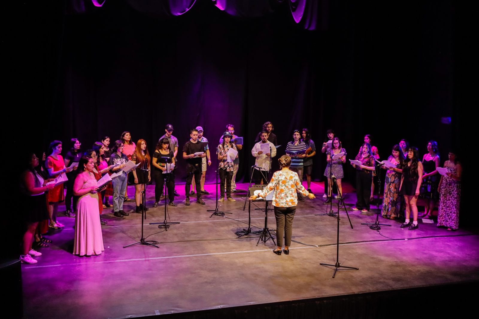 Coros Escuela BAJ realizan sus primeros conciertos masivos en tres regiones del país
