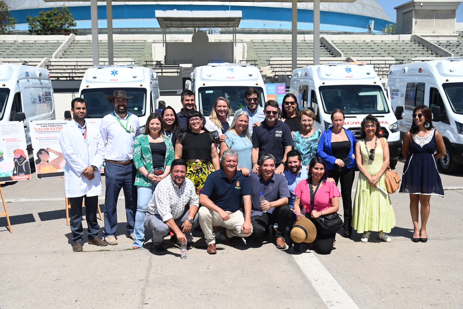 Gobierno Regional entrega 69 ambulancias con equipamiento de última generación a 28 comunas de la Región Metropolitana 