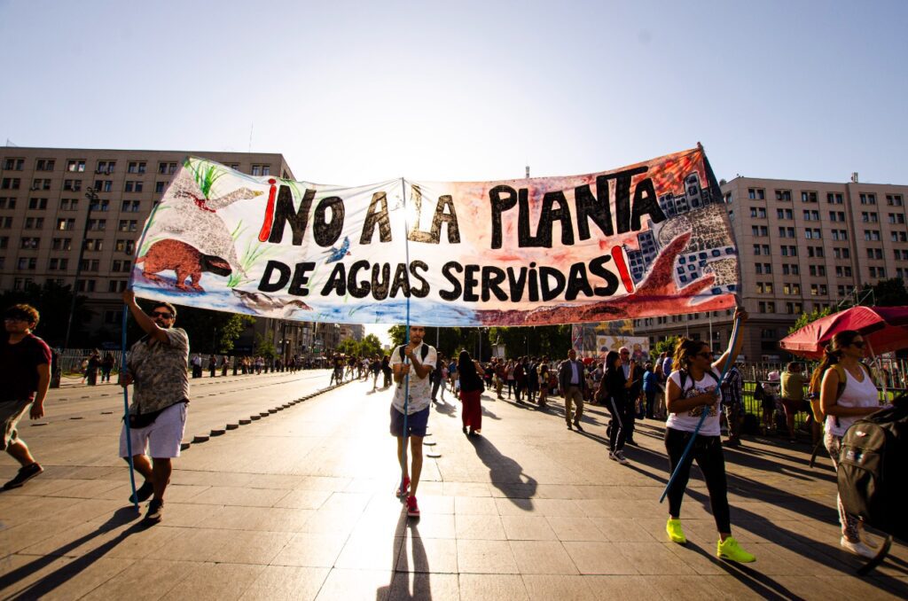 Vecinos de Quilicura se movilizan en contra de la instalación de una planta de aguas servidas en la comuna