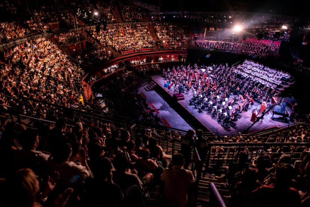 600 músicos hicieron vibrar el Teatro Caupolicán en concierto por los 30 años de la Orquesta Sinfónica Nacional juvenil