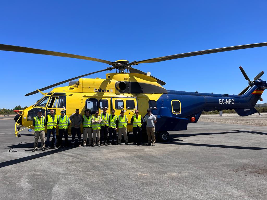 Helicópteros Superpuma aterrizan en Chile para combatir incendios forestales