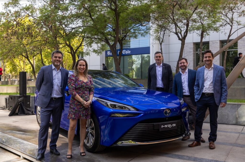 Cuatro cosas que hay que saber sobre el Toyota Mirai: el auto que sólo emite gotas de agua