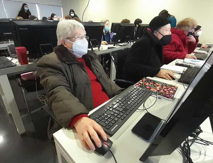 40 adultos mayores de Quilicura se formaron en talleres gratuitos de alfabetización digital realizados por Wikimedia Chile
