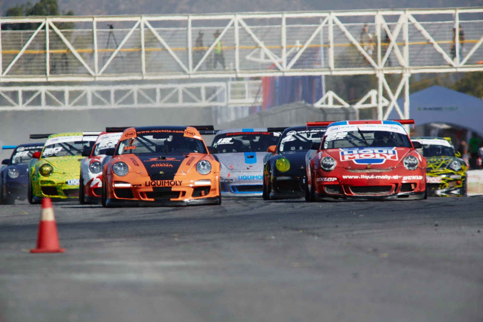 Vibrantes carreras dieron inicio al Campeonato Nacional de Automovilismo Racing Chile en el Autódromo Internacional de Codegua