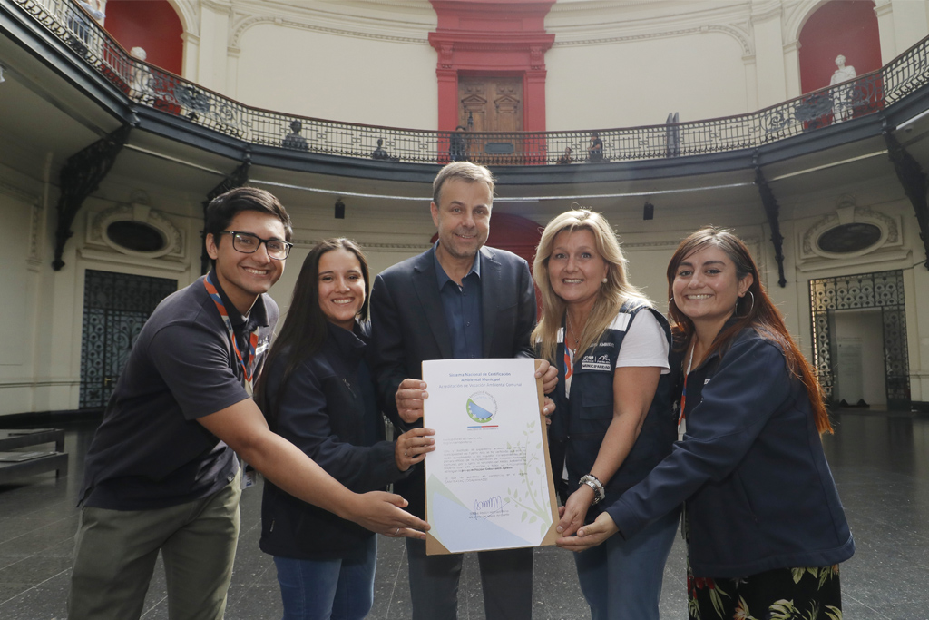 Municipalidad de Puente Alto recibe certificado por avances en gestión ambiental