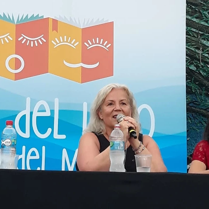 Escritora Mary Rogers abre las inscripciones para sus talleres literarios 2023