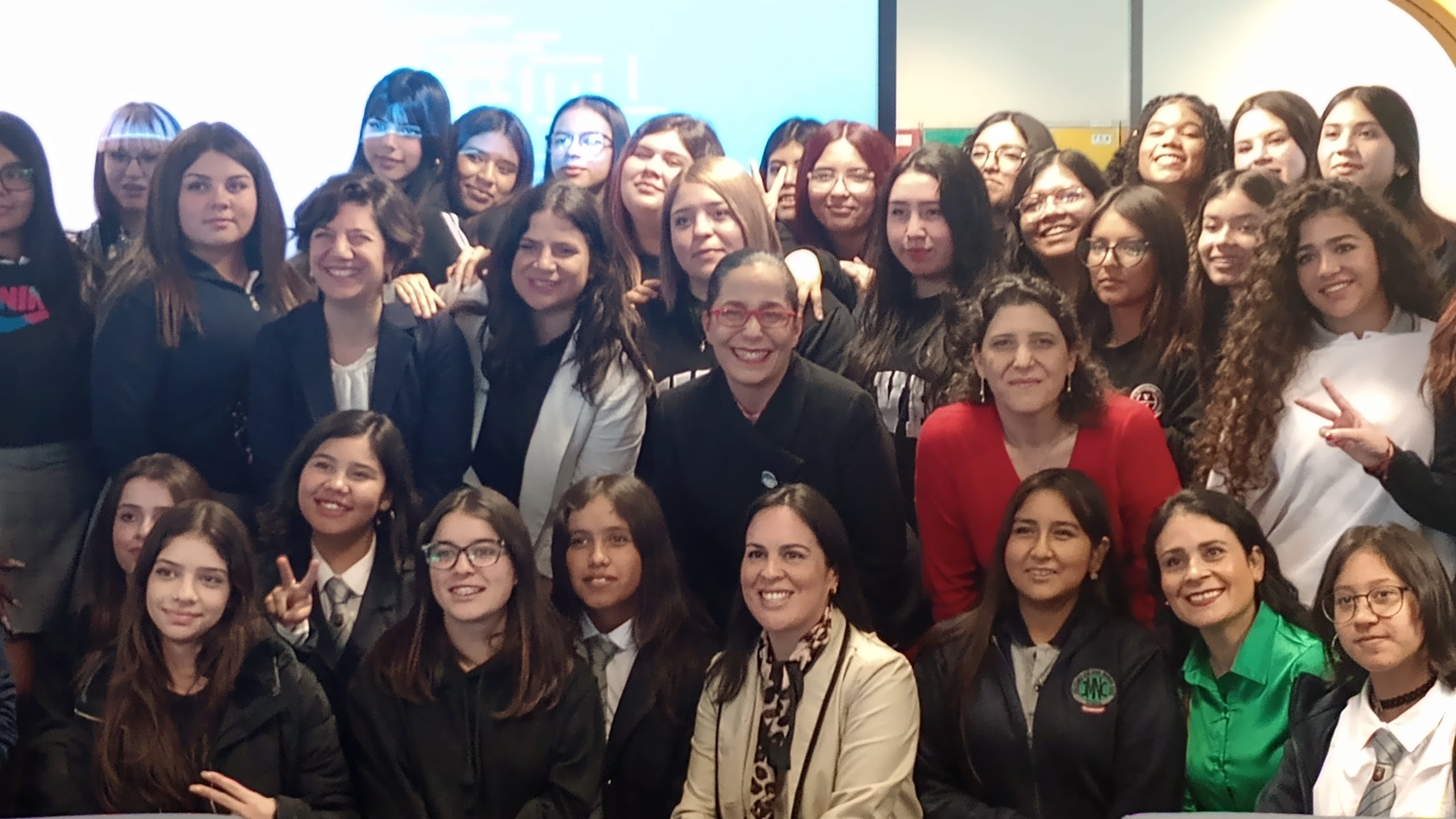 Ministras de Ciencia y Mujer celebran Día de las Niñas en las TIC con alumnas del Programa Technovation Girls