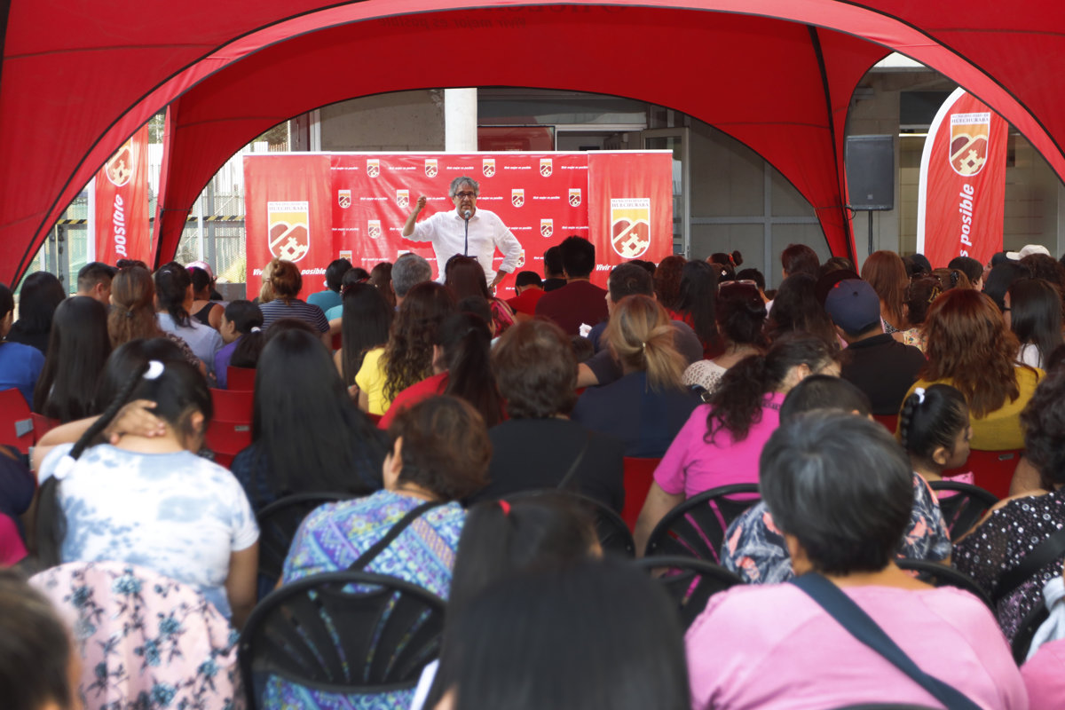 Huechuraba entrega becas para estudiantes con discapacidad