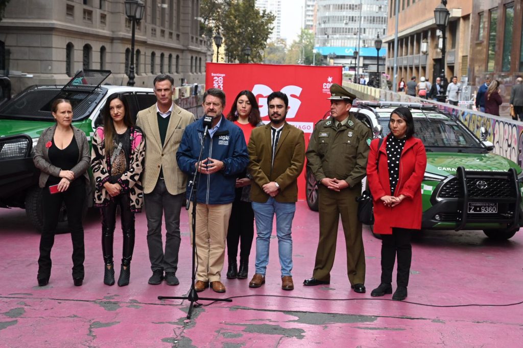 Gobernador Orrego presenta modelo de camioneta blindada, parte del programa "Proteger" que garantiza seguridad de policías y municipios