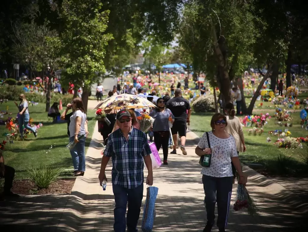 Más de 150 mil personas visitarán los cementerios de la Región Metropolitana este Día de la Madre