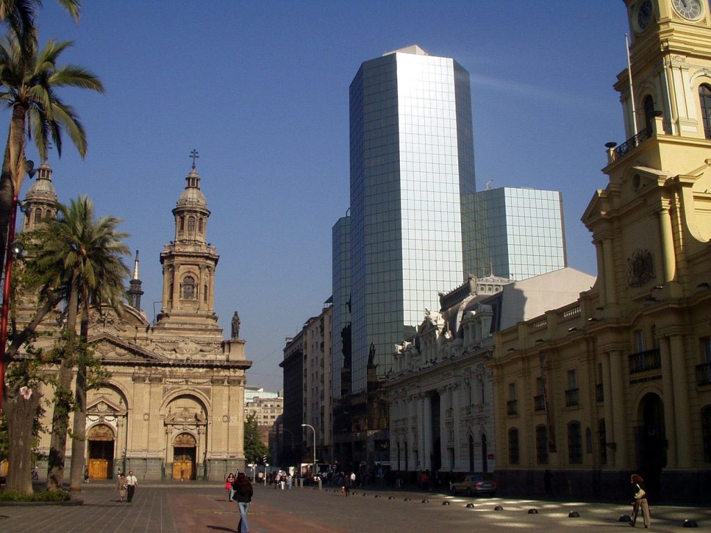 Lejos del centro: crece interés por propiedades en zonas alejadas al Gran Santiago