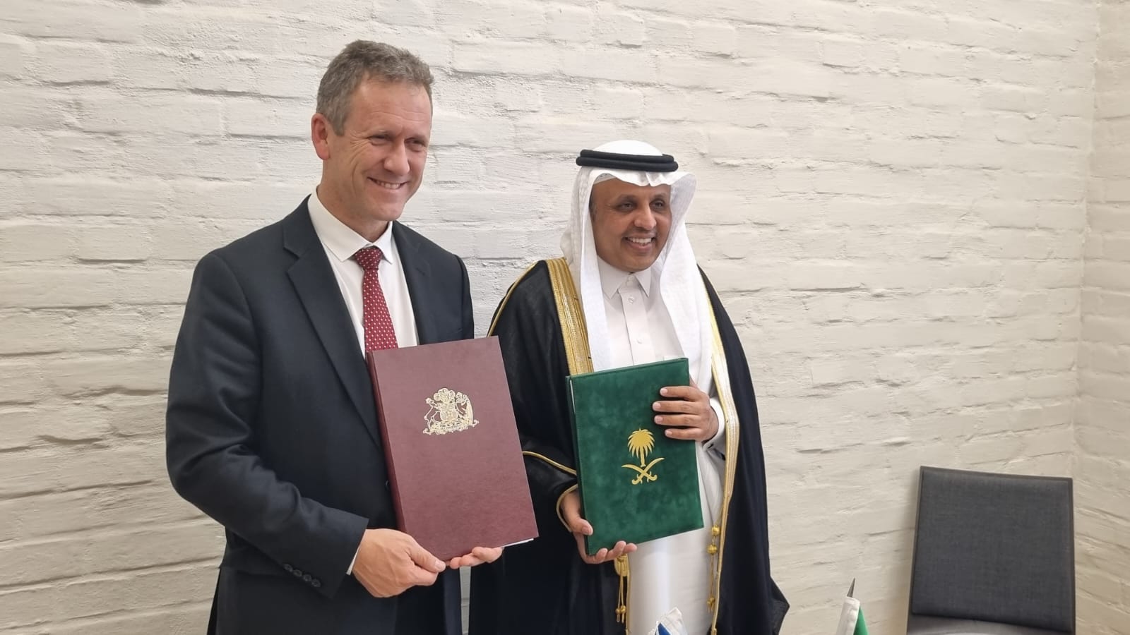Chile y Arabia Saudita firman acuerdo que facilitará vuelos comerciales y de carga entre ambos países