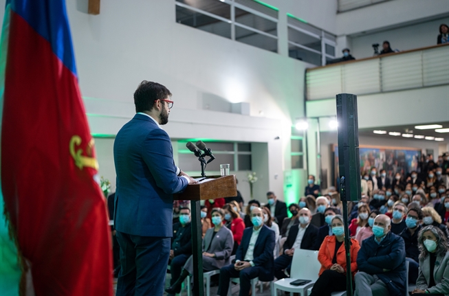 Presidente Boric conmemora el 1 de mayo con visita y recorrido en el Hospital del Trabajador ACHS