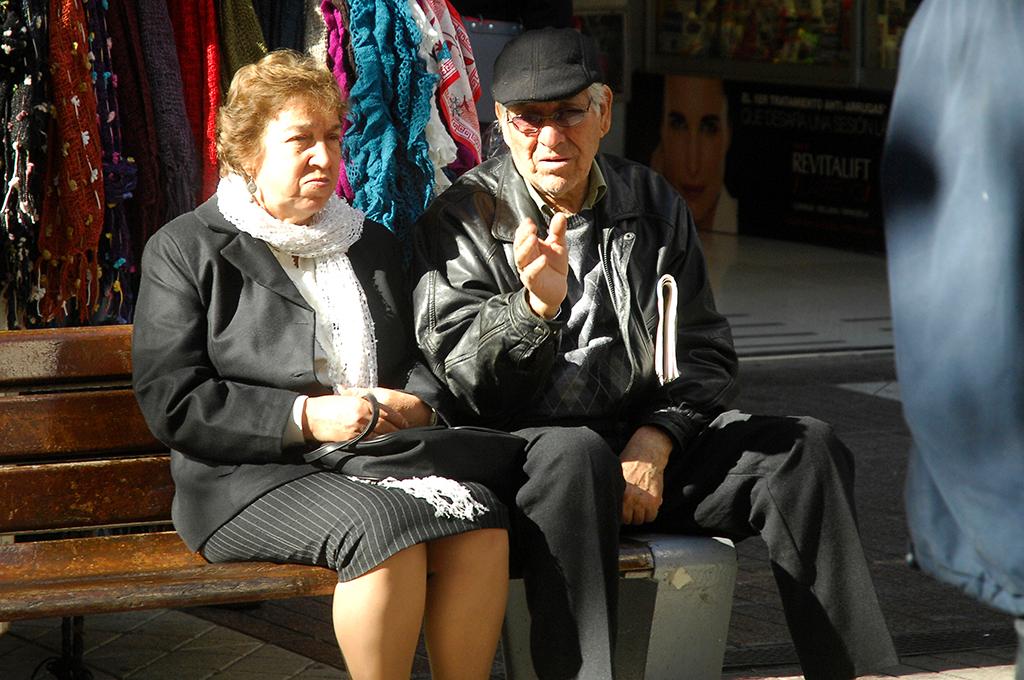 Especialistas U. de Chile entregan claves para cuidar a pacientes con demencia