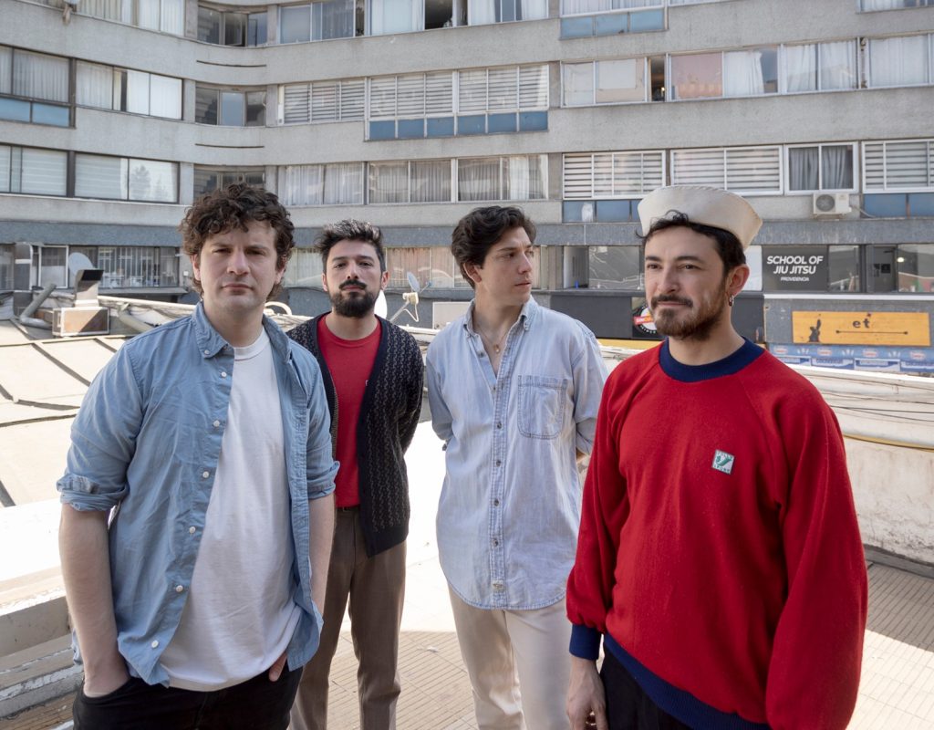 Defectos Especiales reflexiona sobre el camino a la vejez en su nuevo single “Mi Era Dorada”