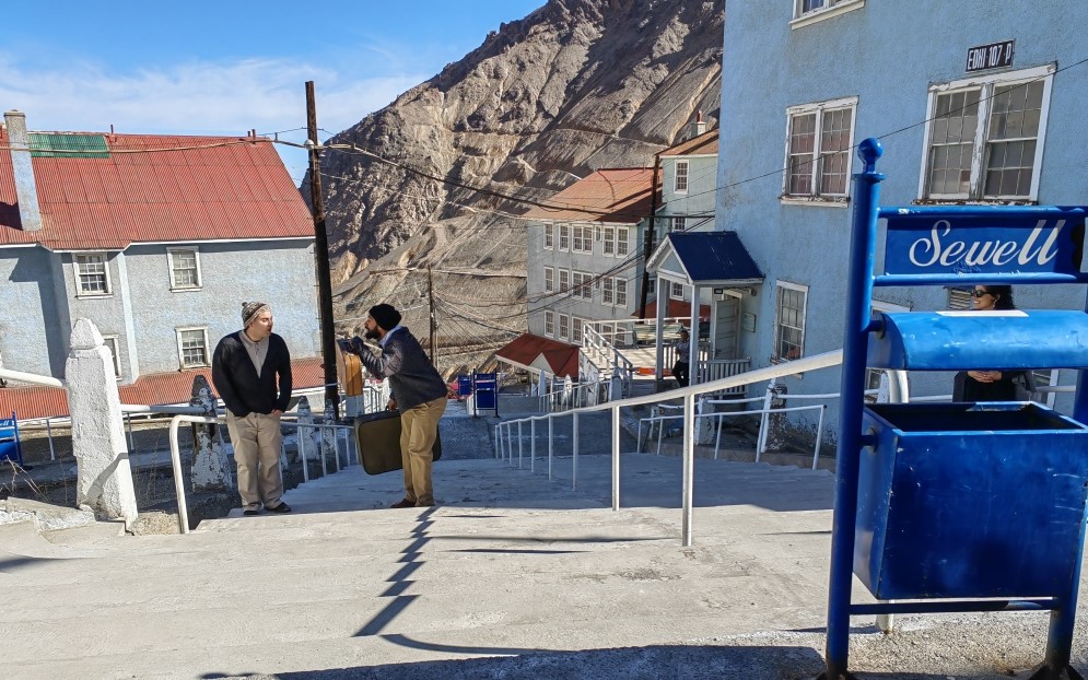 Campamento Minero Sewell reabre sus puertas a visitas turísticas y recibe Sello R de Sernatur