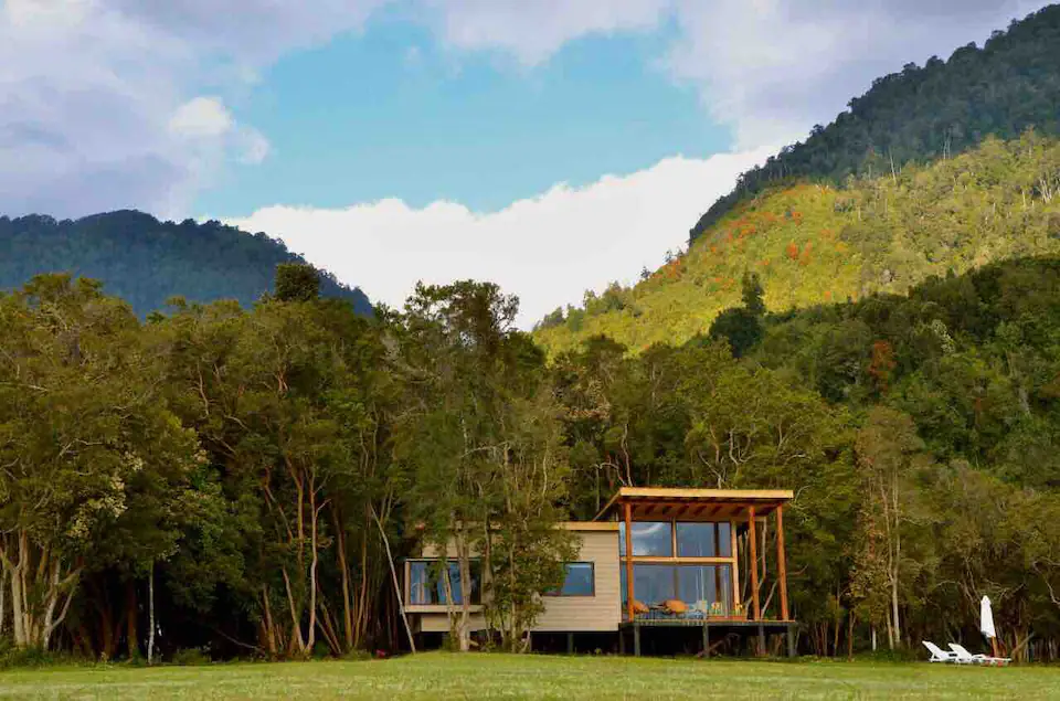 Cabaña Orilla mar en mágico Bosque Nativo, Ralún