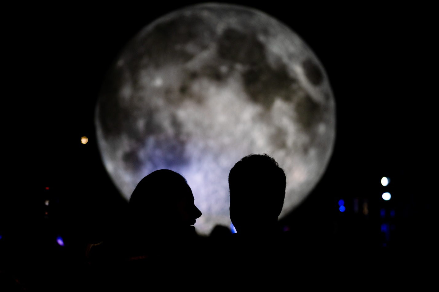 Obra itinerante de Luke Jerram inicia “Ruta de la Luna” por Chile con primera parada en Espacio Riesco