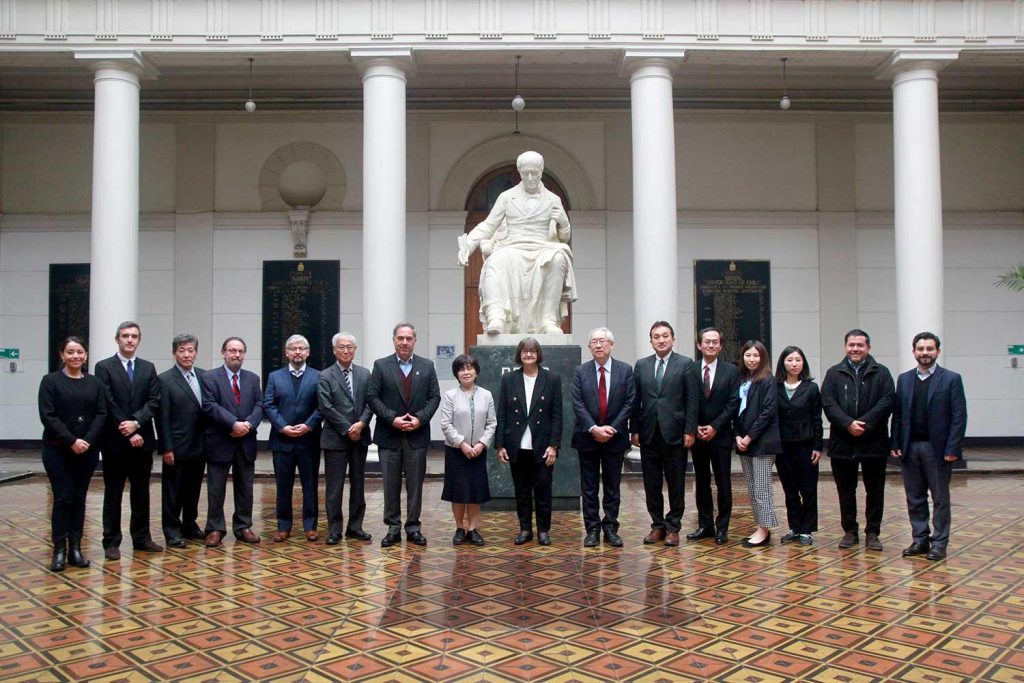 U. de Chile recibe delegación del Instituto Nacional de Ciencias Naturales de Japón