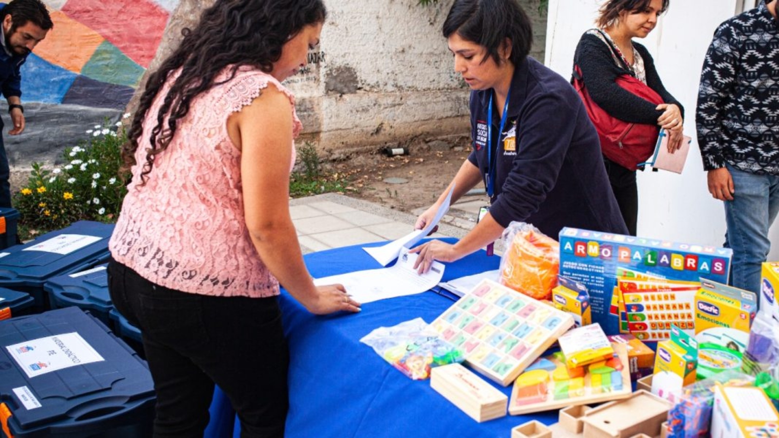 Establecimientos escolares de Til Til recibieron material didáctico