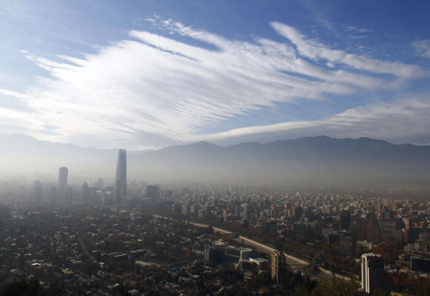 Primera Preemergencia Ambiental en la RM: Prohíben circulación de vehículos de carga con sello verde