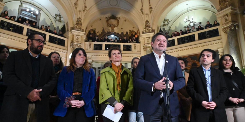 Gobernación de Santiago recibe las llaves del emblemático edificio de la ex Intendencia RM