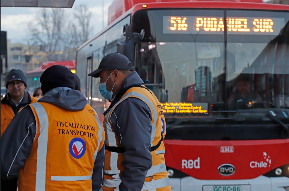 Plan Antievasión: Multan a empresas de Red Movilidad que permitan ingreso a buses por puertas traseras