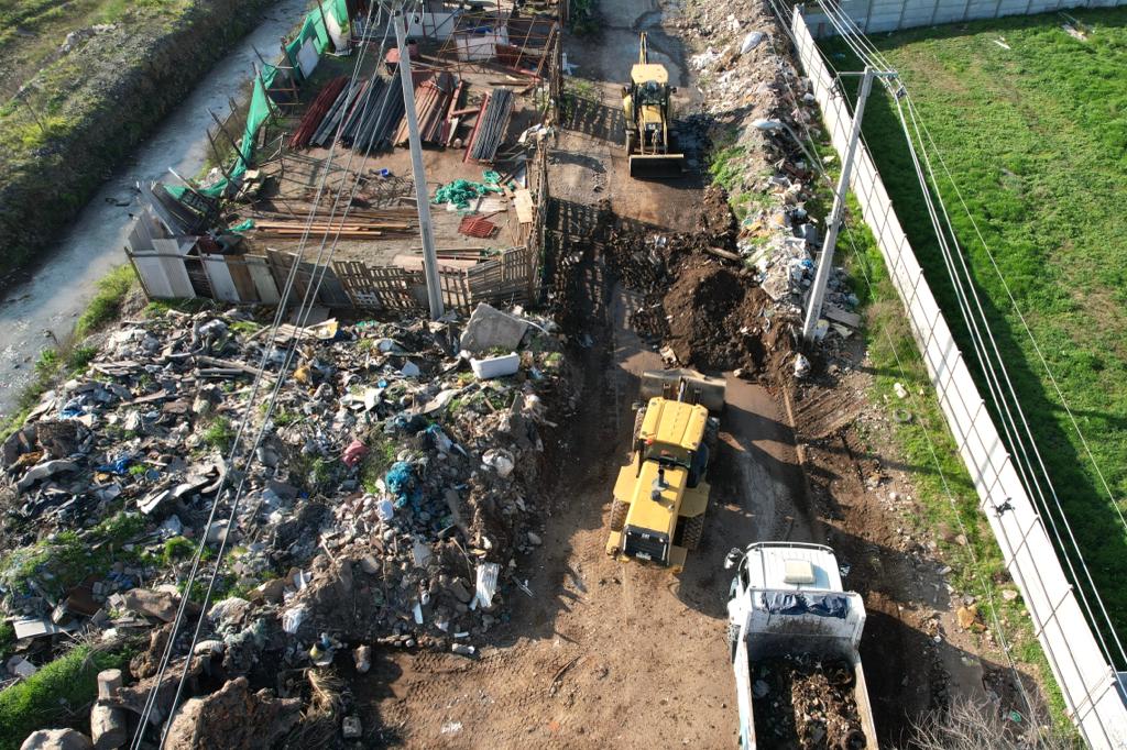 Más de 2.000 toneladas de basura fueron retiradas de vertedero ilegal en Maipú 