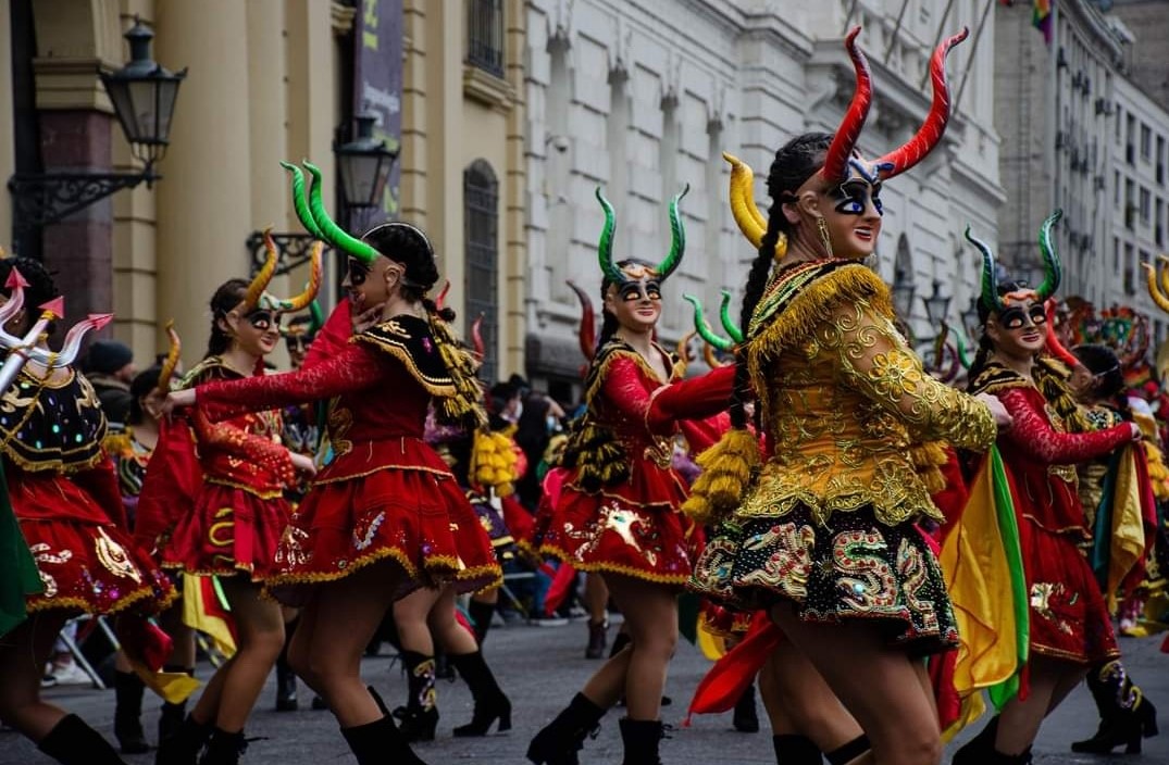 [Ahora] Fraternidad Ayllu entrega su Diablada a la Virgen de Copacabana en el centro de la capital