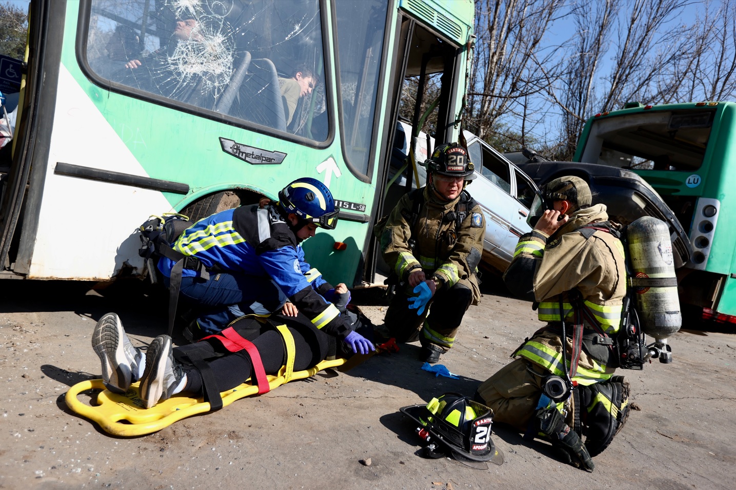 Bomberos de Santiago y Clínica Alemana realizan simulacro de emergencia de múltiples víctimas