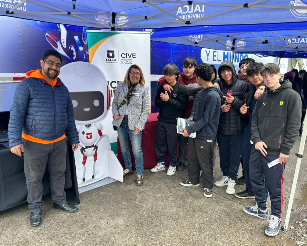 TruckLab de la U. de Talca visitó colegio en la comuna de el Bosque