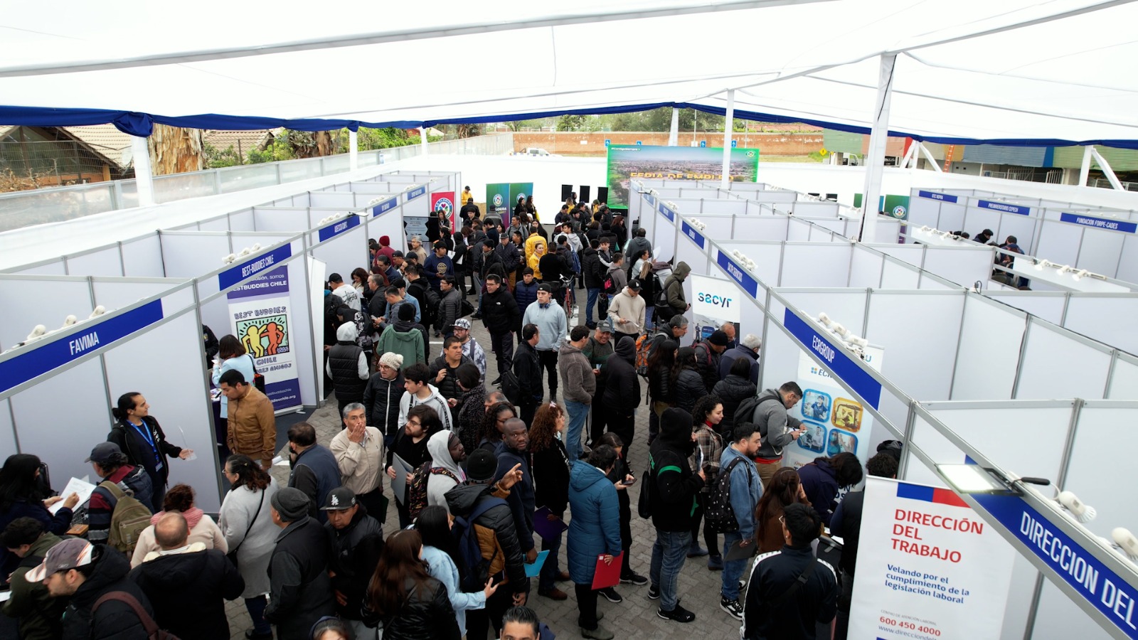 Alcalde de La Florida destaca convocatoria de 7 mil asistentes en feria laboral comunal