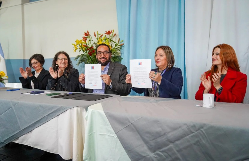 Colegio de Ñuñoa es anfitrión nacional de ceremonia de “Firma de Convenios” de sellos Bicentenario