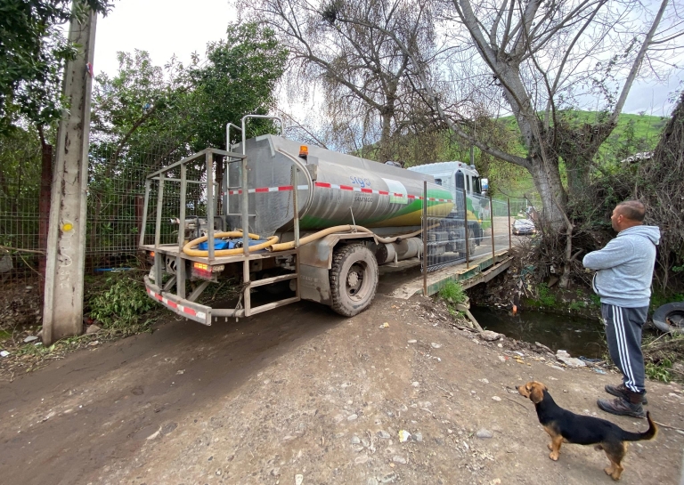 Peñaflor: Renovado puente de Campamento Cerro La Virgen permite ingreso seguro de vehículos