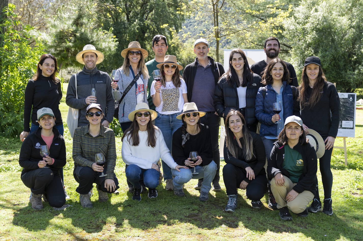 Viña Tarapacá y Fundación Tierra Austral sellan acuerdo de conservación para mil hectáreas en la zona central del país