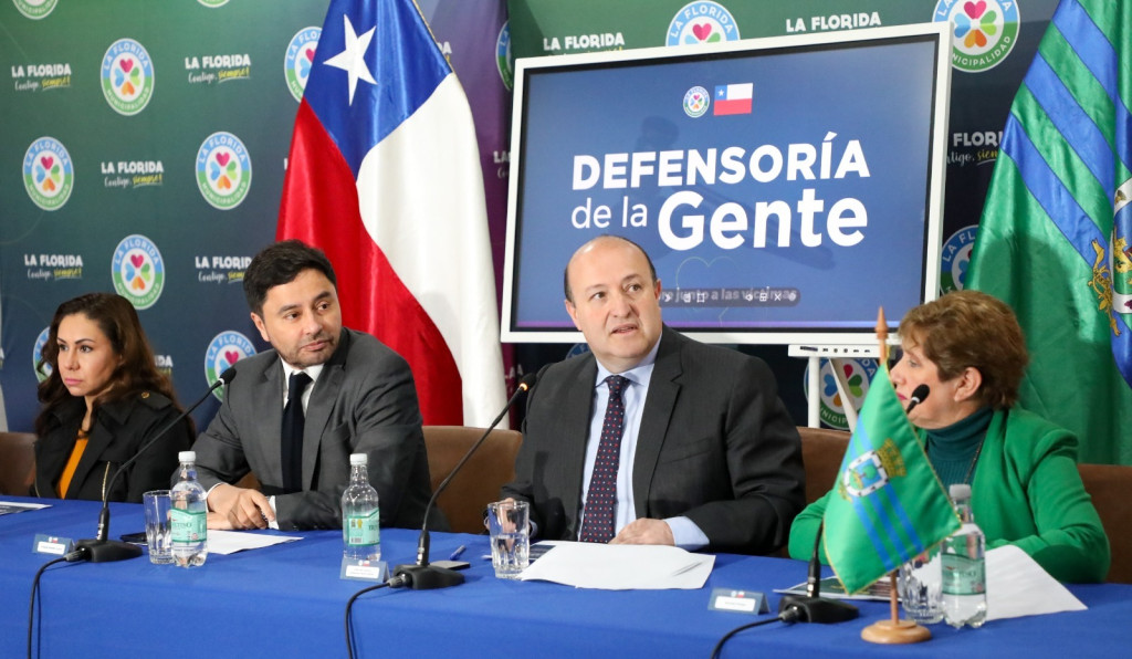 Alcalde Carter presenta al ex Fiscal Manuel Guerra como nuevo Defensor de la Gente de La Florida