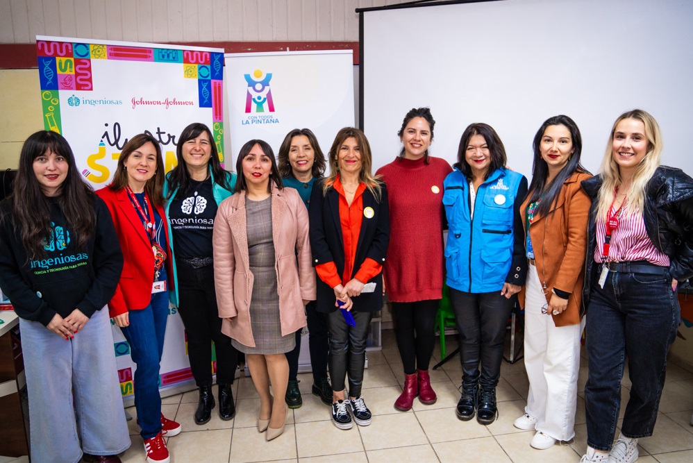 Johnson & Johnson Chile e Ingeniosas conectan a 600 niñas de La Pintana con el mundo de la ciencia