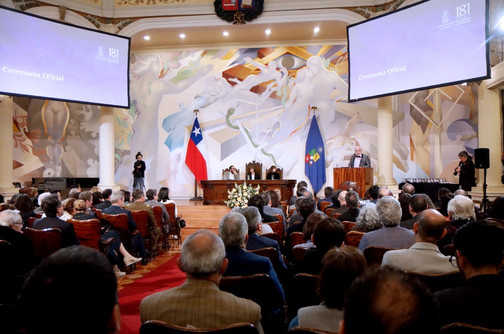 U. de Chile celebró sus 181 años con llamado a "aportar al fortalecimiento de la democracia"