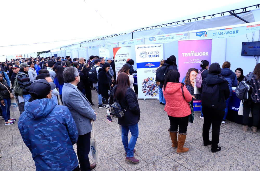 Más de 3 mil puestos de trabajo ofrece Feria Laboral Sence en Santiago