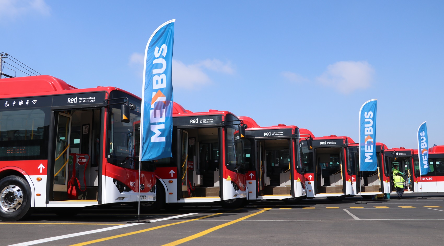 Buses eléctricos de Red Movilidad comienzan a operar en tres comunas de la zona poniente de la RM
