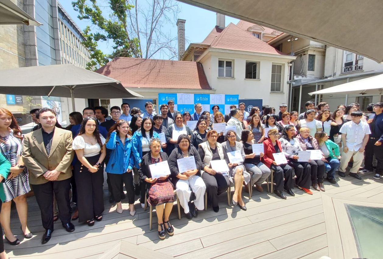 Mujeres jefas de hogar en Lampa recibieron diplomas tras realizar curso de alfabetización digital