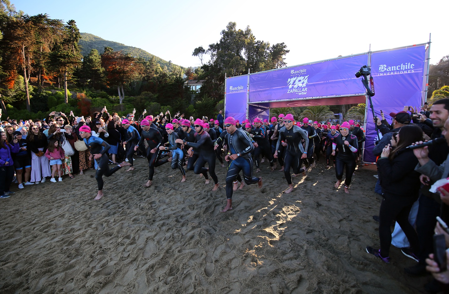 Sofía Balmaceda y Nicolás Sáez triunfaron en 6° edición del Triatlón de Zapallar 2023