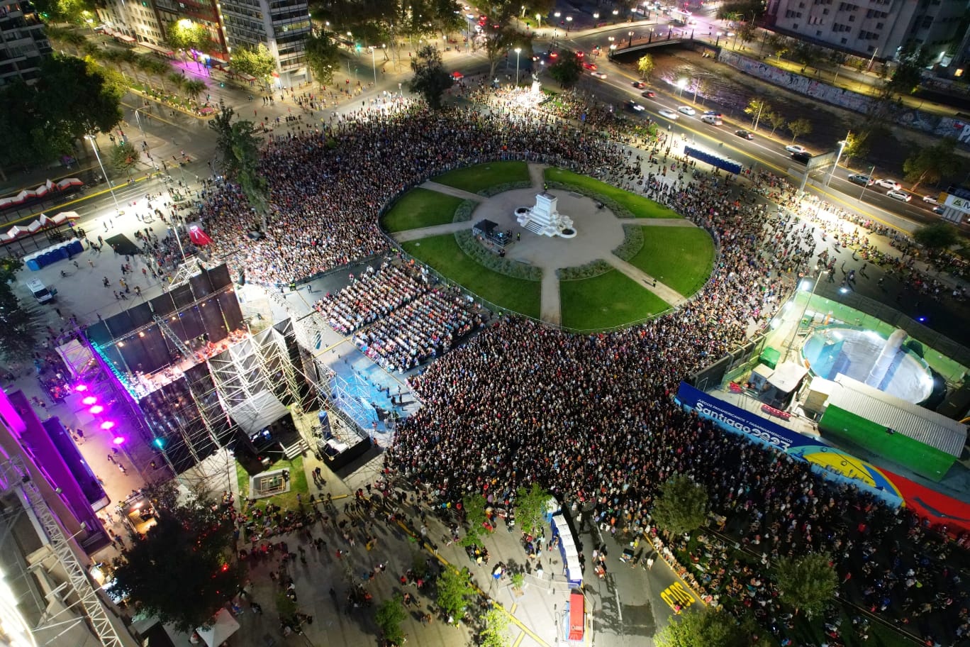 Cerca de 40 mil personas disfrutaron del ciclo "Santiago Sinfónico" en vivo por la capital 