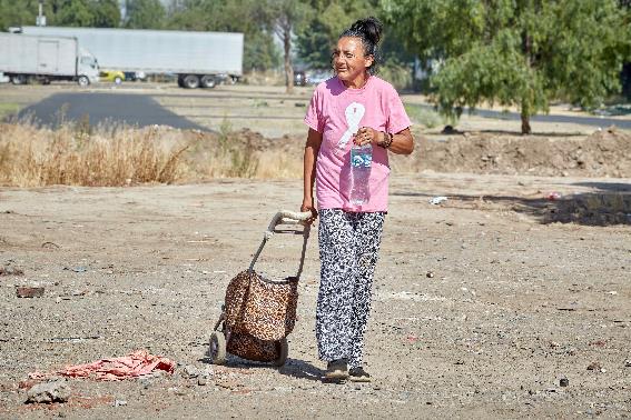 Hogar de Cristo lleva agua y protección solar a quienes viven en calle en siete regiones del país