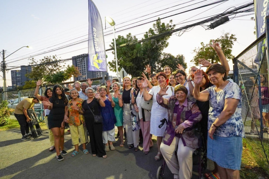 Inauguran mejoramiento de 49 luminarias en la Villa Rosita Renard de Ñuñoa