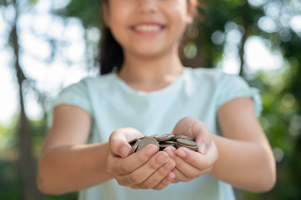 80% de jóvenes en Chile no entienden lo que son las deudas: Tips para enseñar educación financiera a edades tempranas