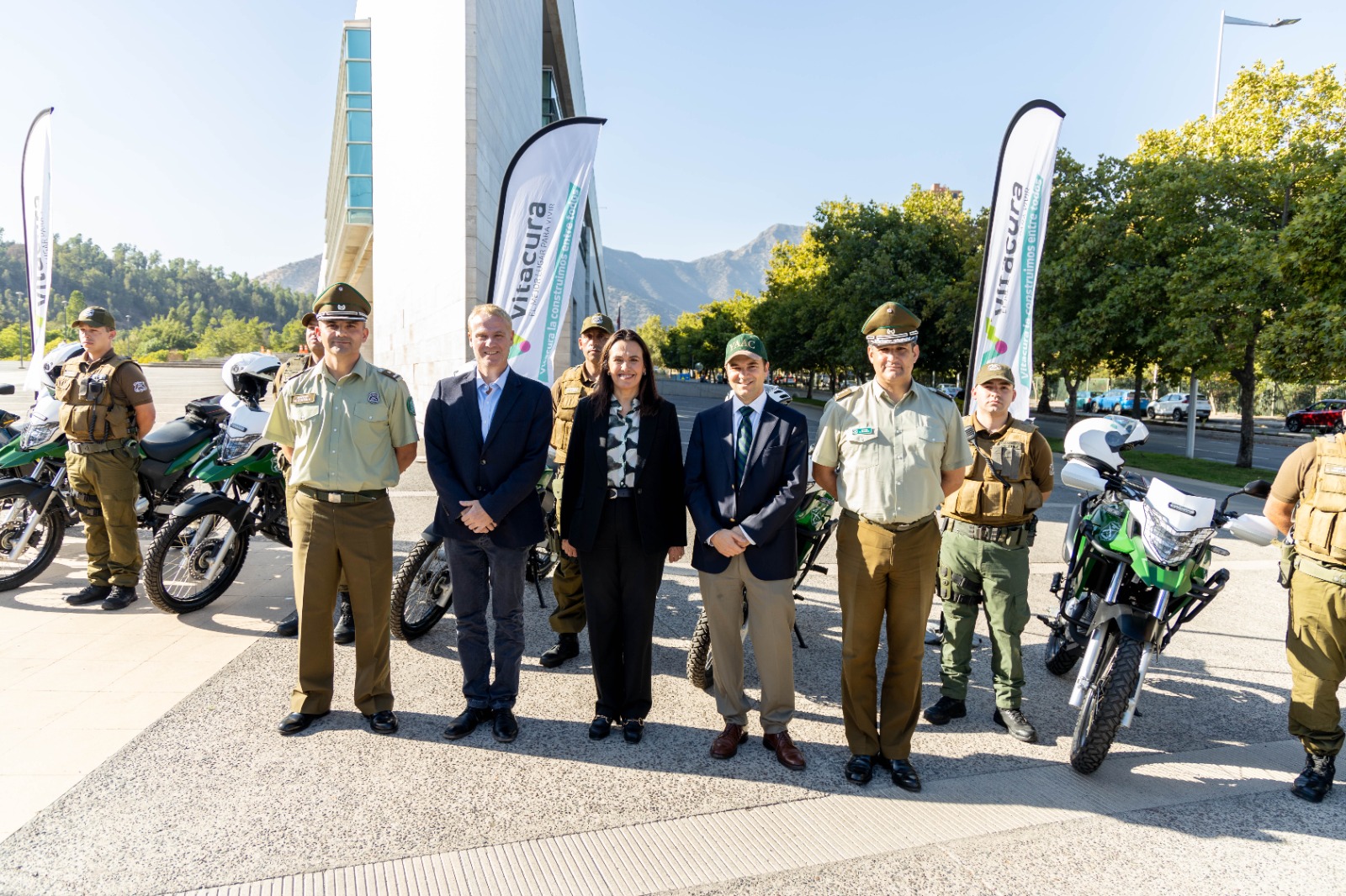 Vitacura entrega motos todo terreno a la 37° comisaría de Carabineros