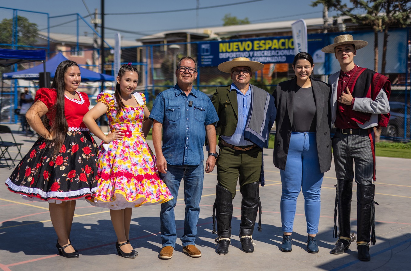 Recuperan espacios públicos en La Granja e inauguran alumbrado peatonal en San Miguel 