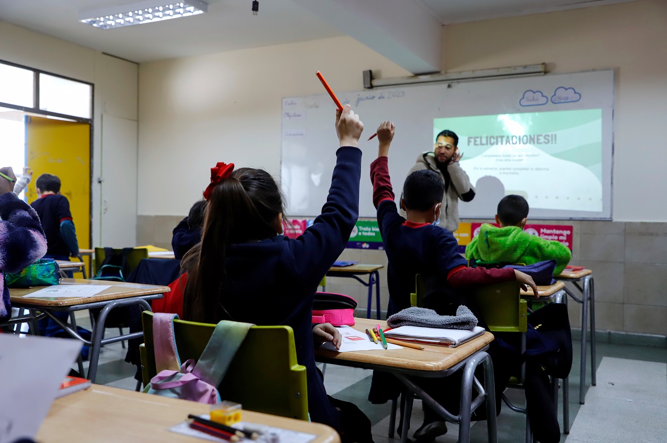 10 de 15 escuelas municipales en Lo Espejo aumentaron sus puntajes en el Simce